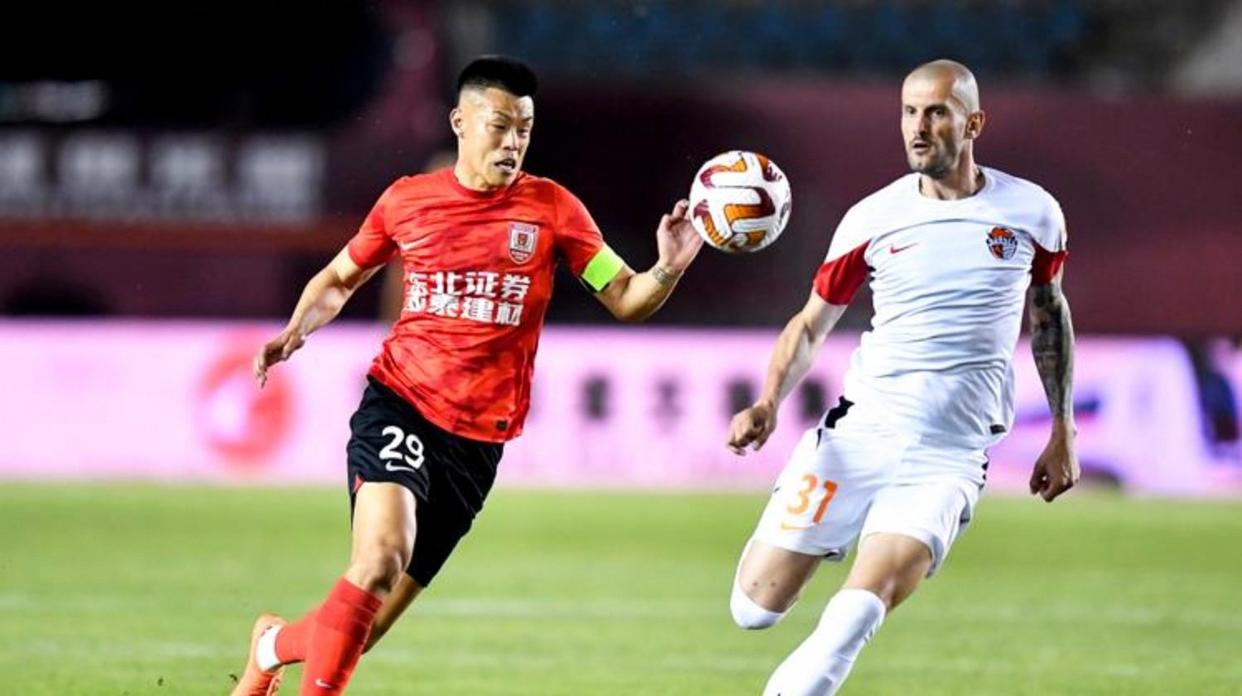 九州娱乐-包含中超球员风采夺目，实力夺冠斗志坚毅的词条