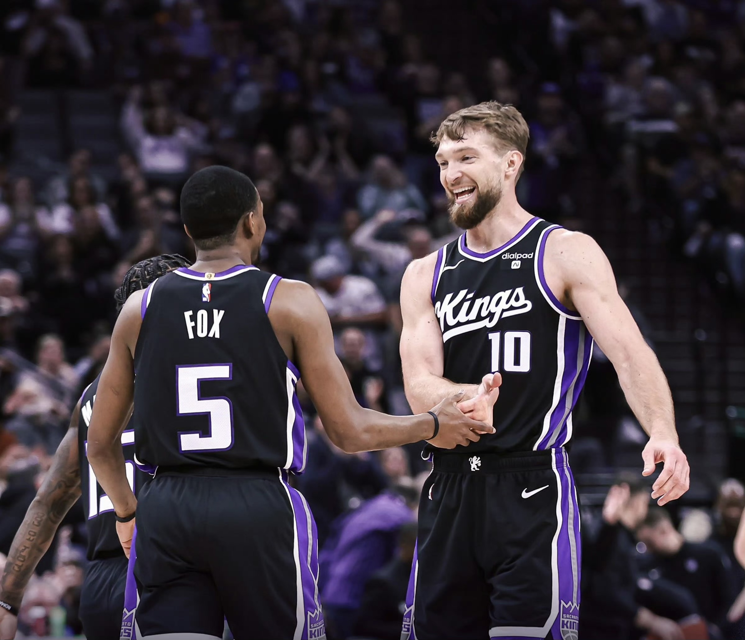 国王主场失利，福克斯表现不俗仍难扳回局面(福斯特 国王死了)