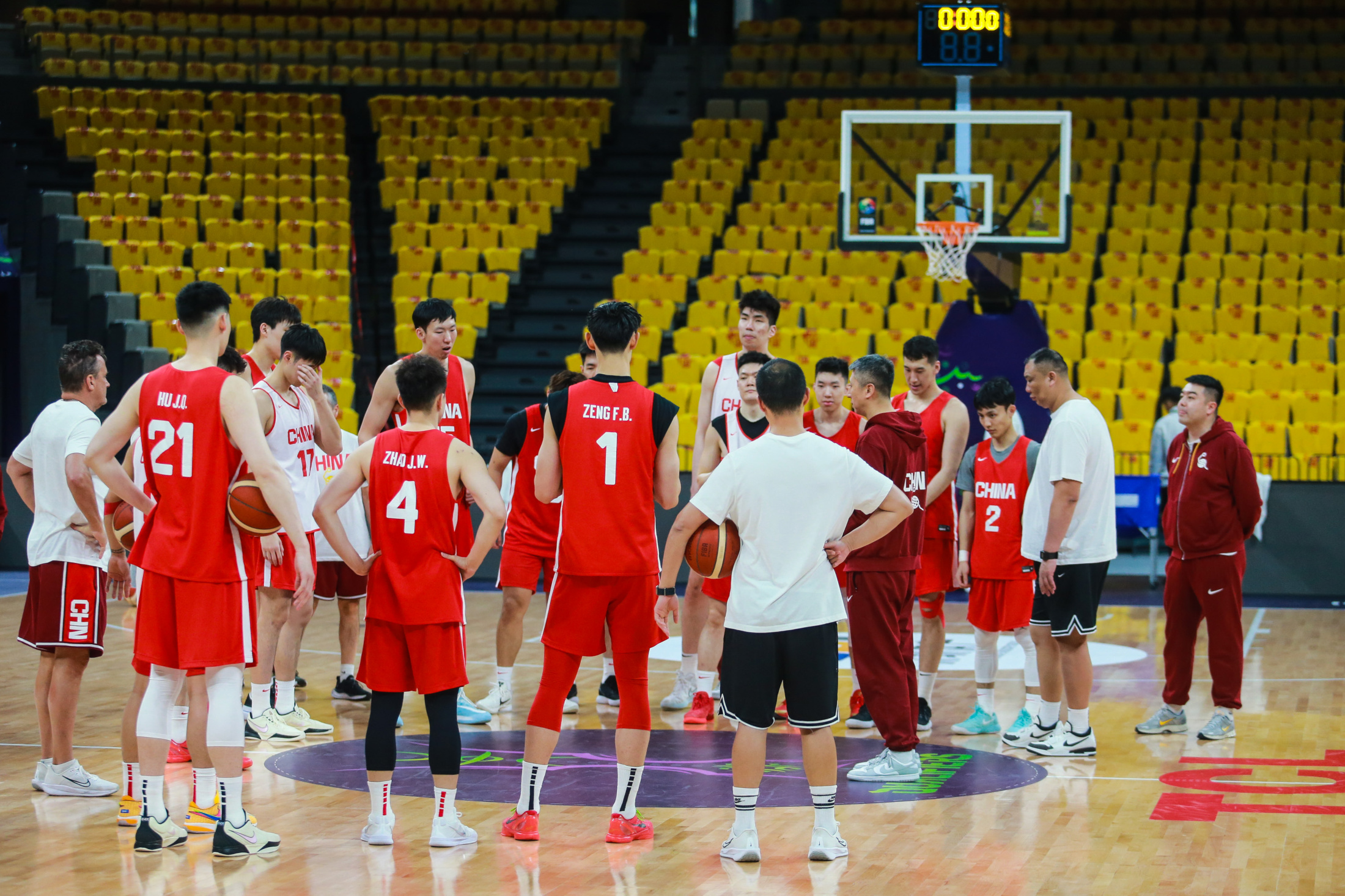 篮球明星赛预热中，球员们备战火热进行中的简单介绍