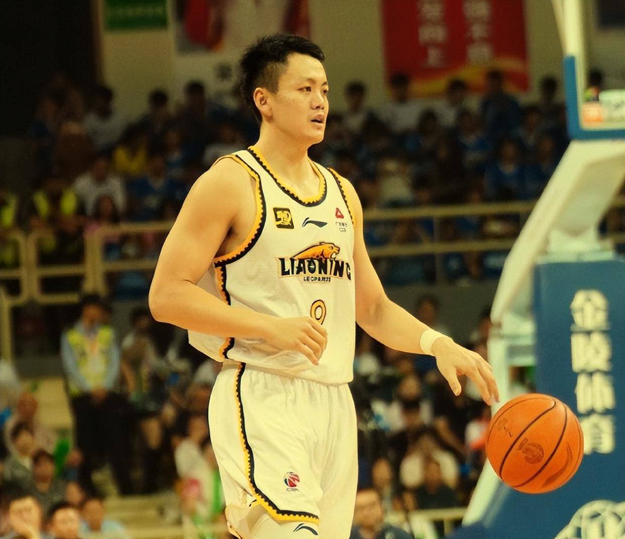 九州-山西男篮遭遇困境，艰难拼搏寻找突破的简单介绍