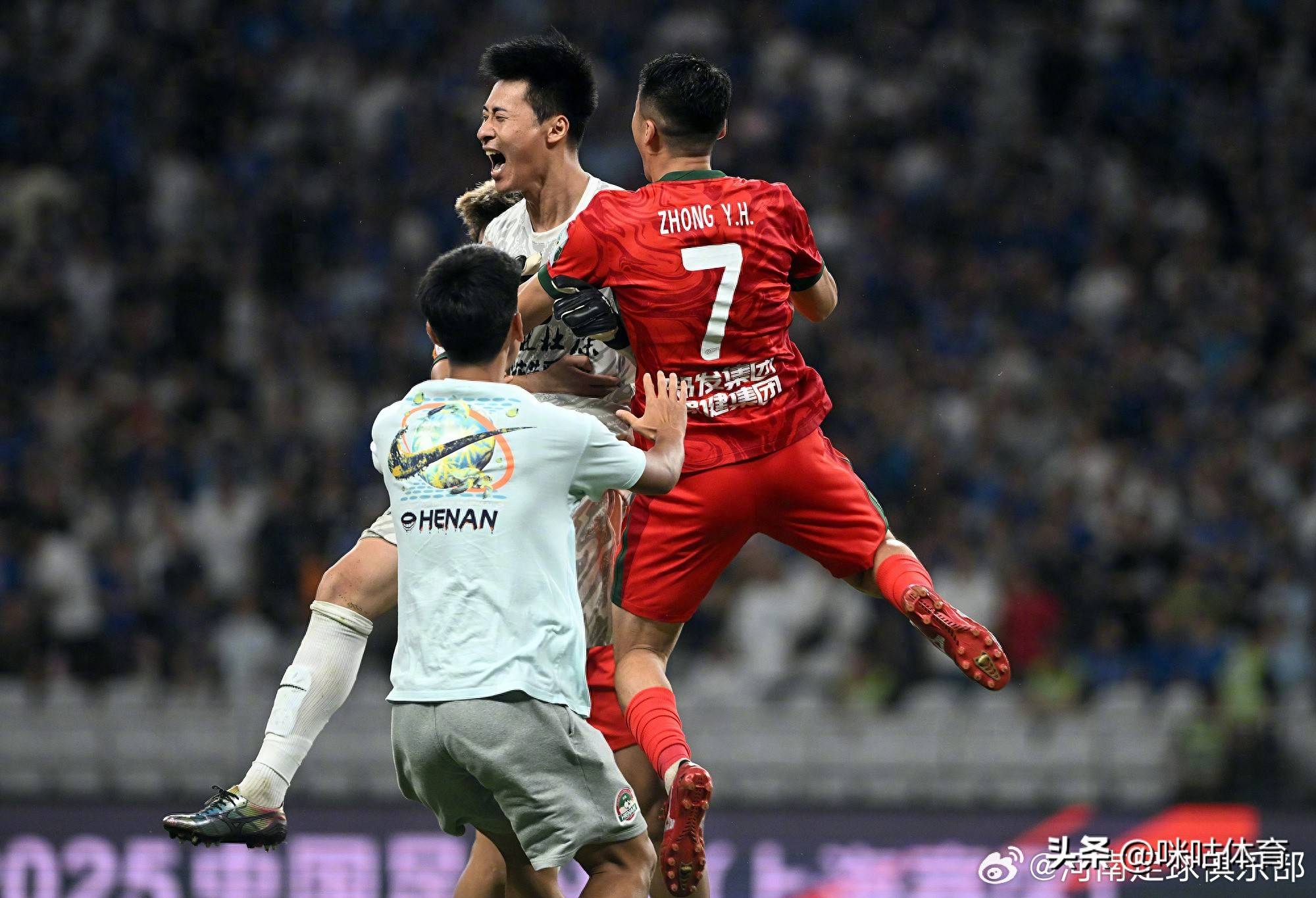 包含本土球队在国际赛事中遭逢困境，艰难徘徊的词条