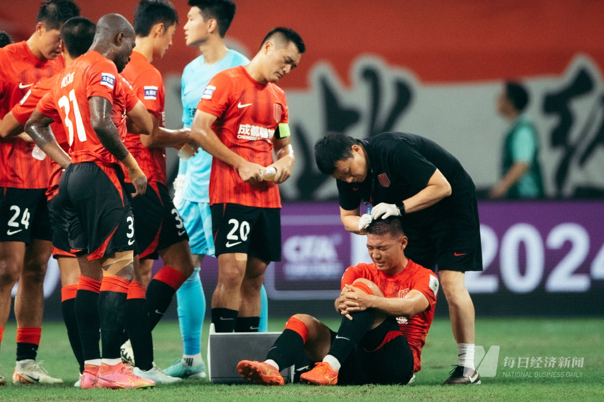 包含本土球队在国际赛事中遭逢困境，艰难徘徊的词条