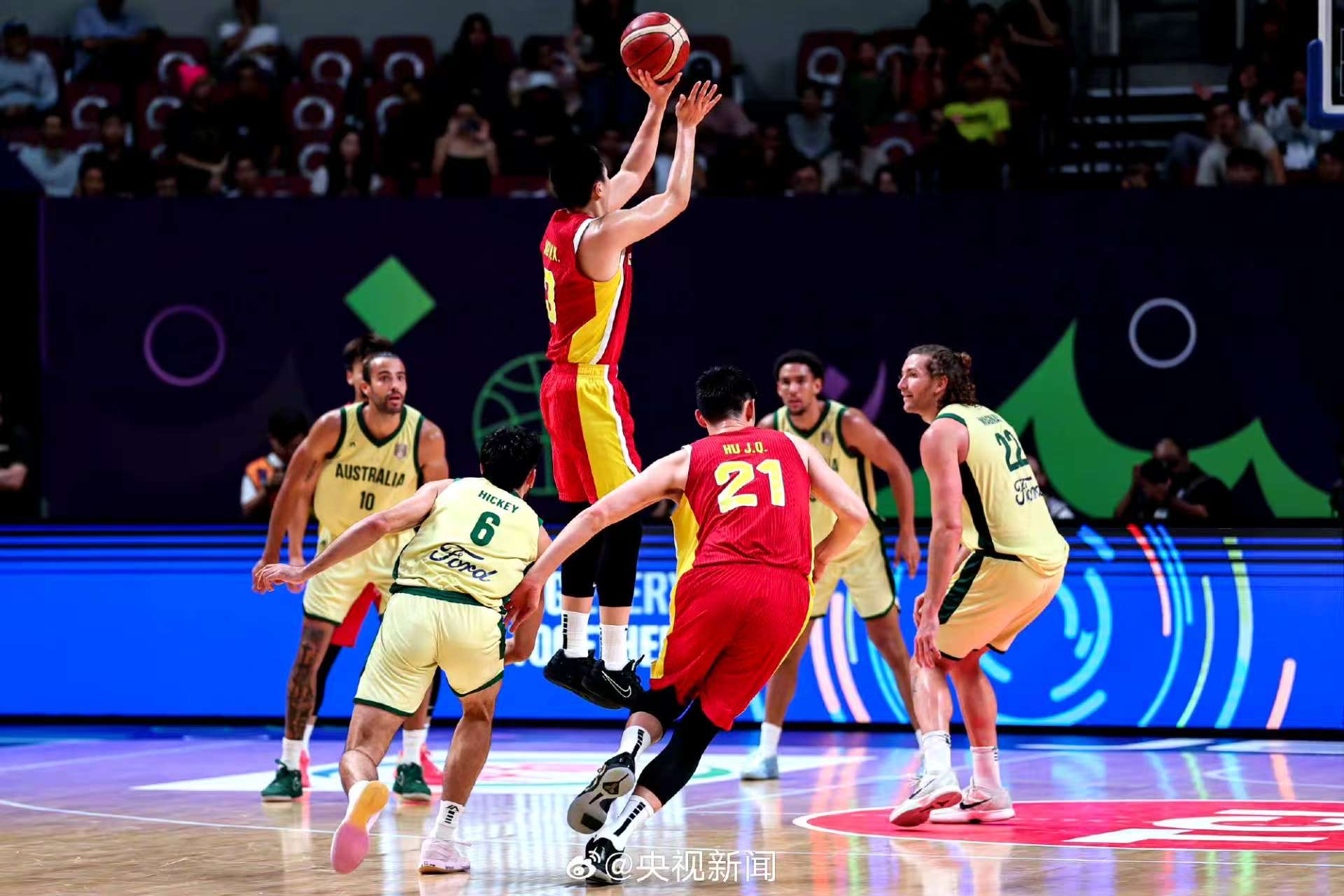 福建男篮挑战辽宁男篮，赛前气氛紧张(然而,本赛季的福建男篮却徘徊下游,状态低迷)