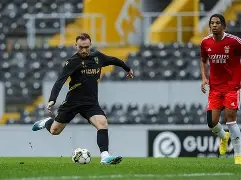 九州彩票-顶尖球队尽显实力，场上对决令人心跳加速(顶尖球员与超级巨星)