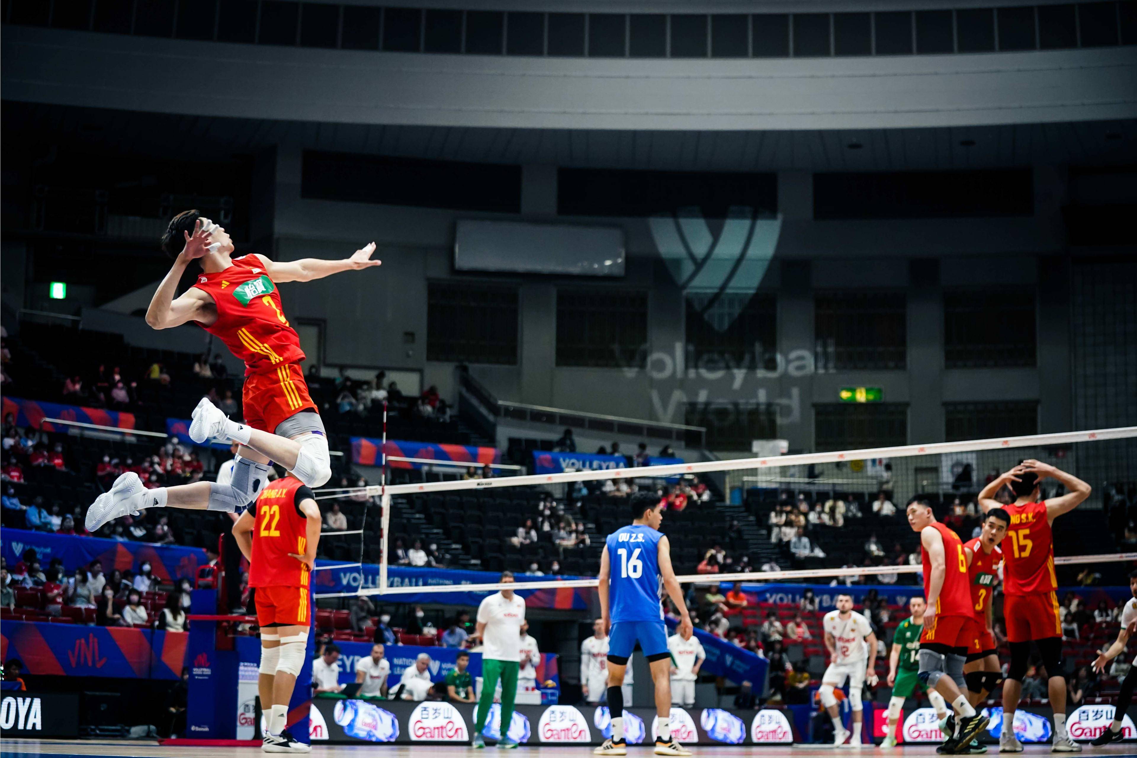 包含南京夜色璀璨：江南队轰轰烈烈胜利，赢得全场喝彩的词条